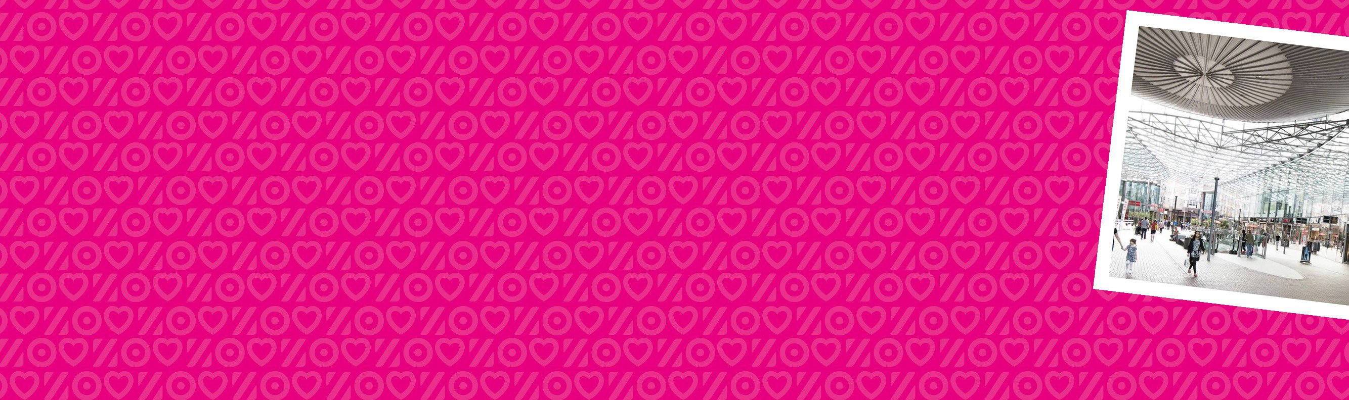 Roze banner met een foto van de passage onder de ronde lichtkoepel van Spazio.